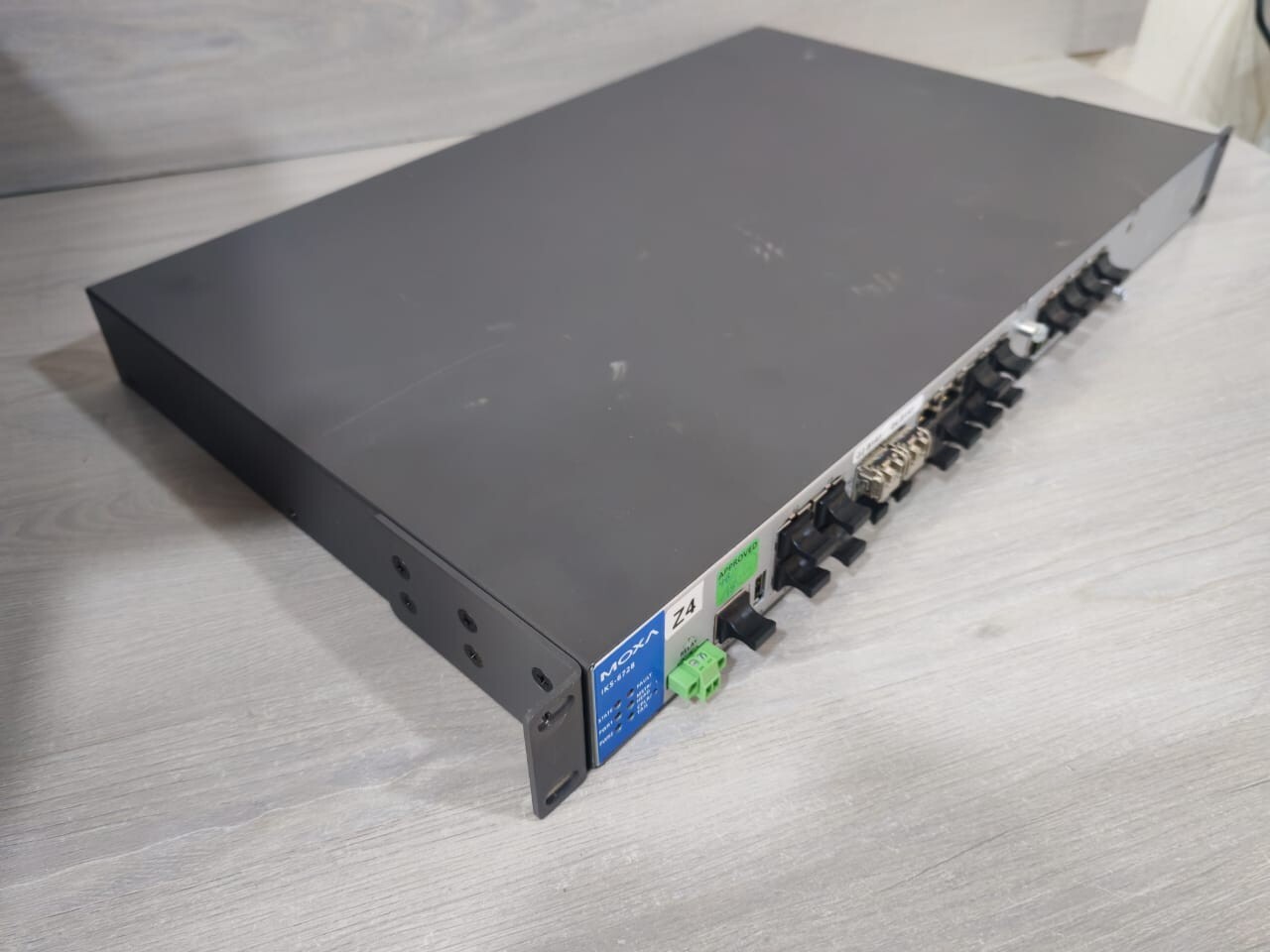 MOXA PN:3093000000961 REV.1.2.0 MOXA IKS-6728-4GTXSFP-HV-HV-T PN:3093000000961 REV.1.2.0 Gigabit Switch 4