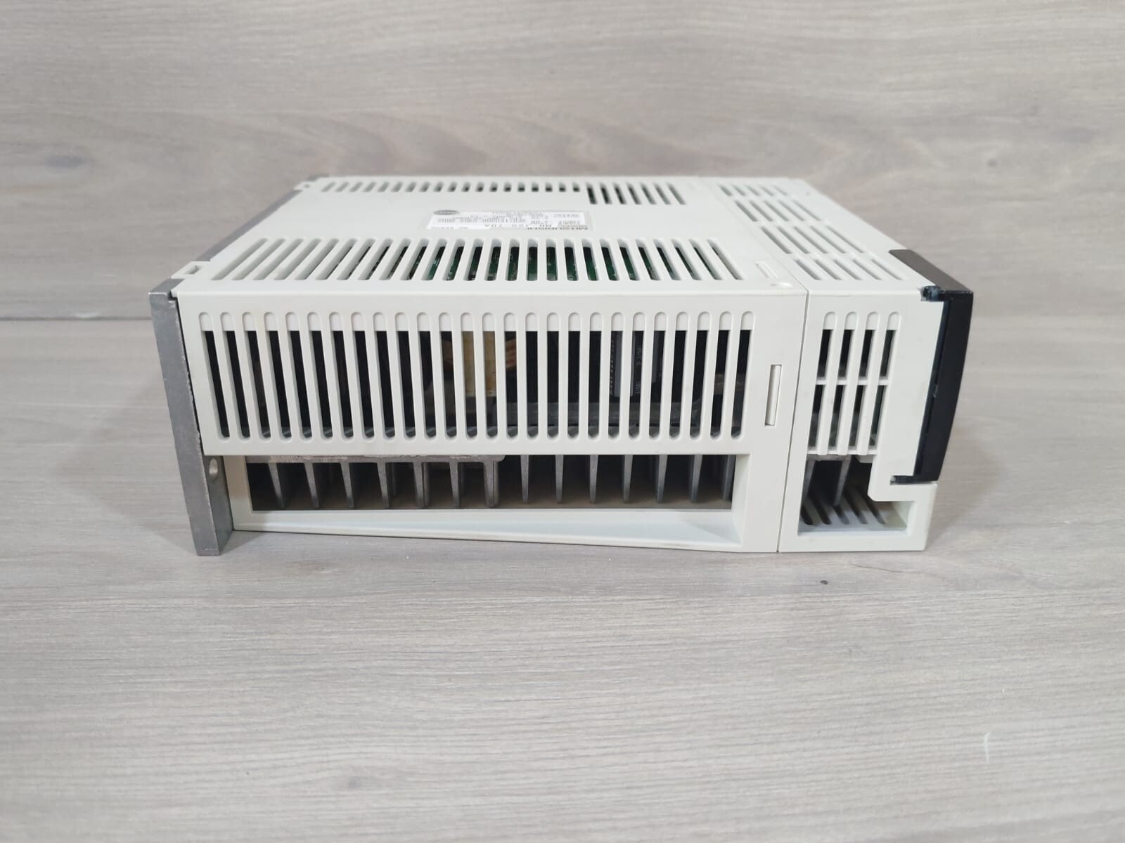 Mitsubishi MR-J2S-70A MITSUBISHI MR-J2S-70A AC SERVO DRIVER 750W WITH FHILTY BOX 8