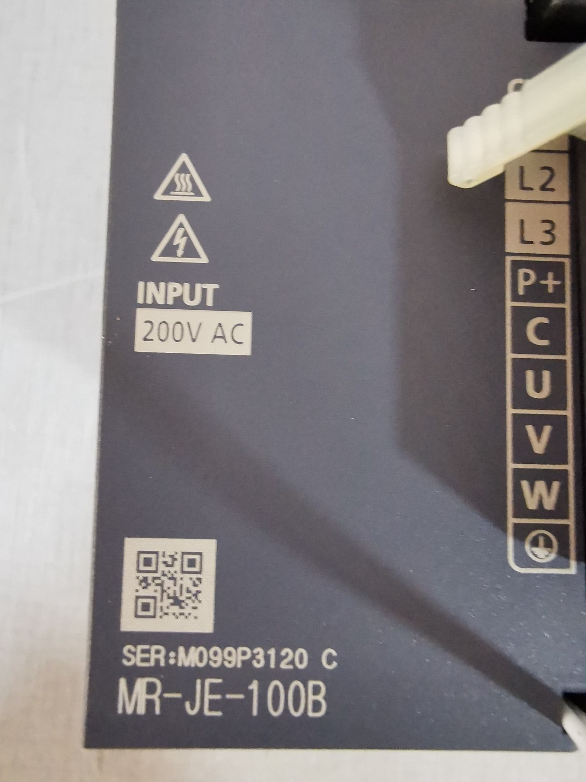 Mitsubishi MR-JE-100B MITSUBISHI MR-JE-100B SERVO DRIVE 2