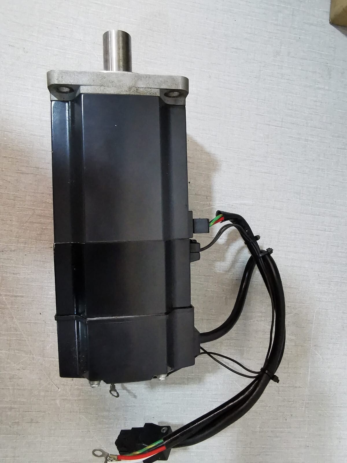 Mitsubishi HC-MF73B MITSUBISHI HC-MF73B AC SERVO MOTOR 117V 3