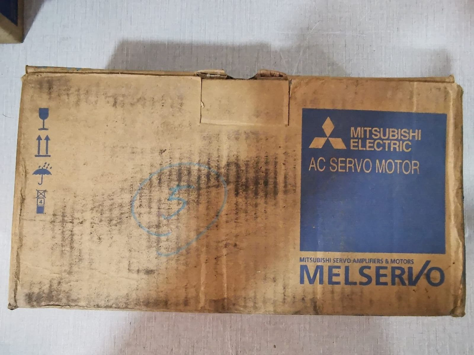 Mitsubishi HC-MF73B MITSUBISHI HC-MF73B AC SERVO MOTOR 117V 8
