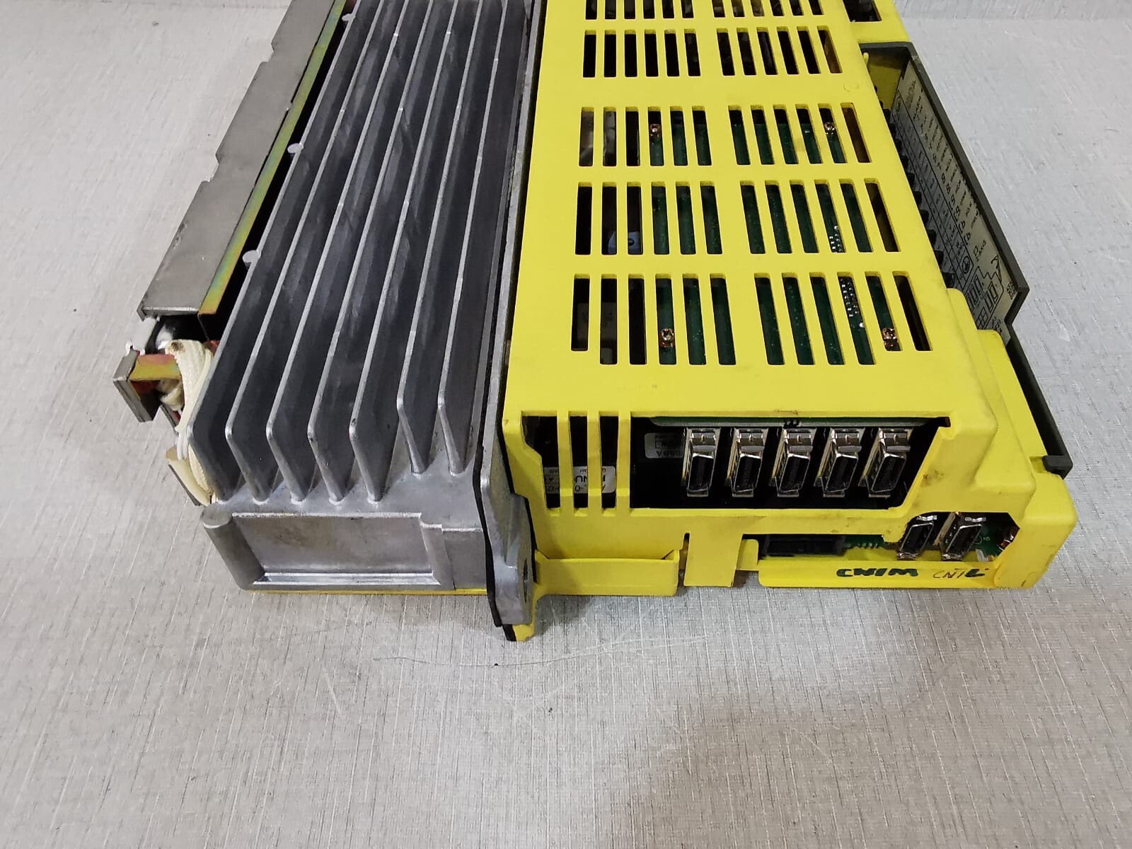 Fanuc A06B-6090-H233 FANUC A06B-6090-H233 SERVO AMPLIFIER UNIT 9