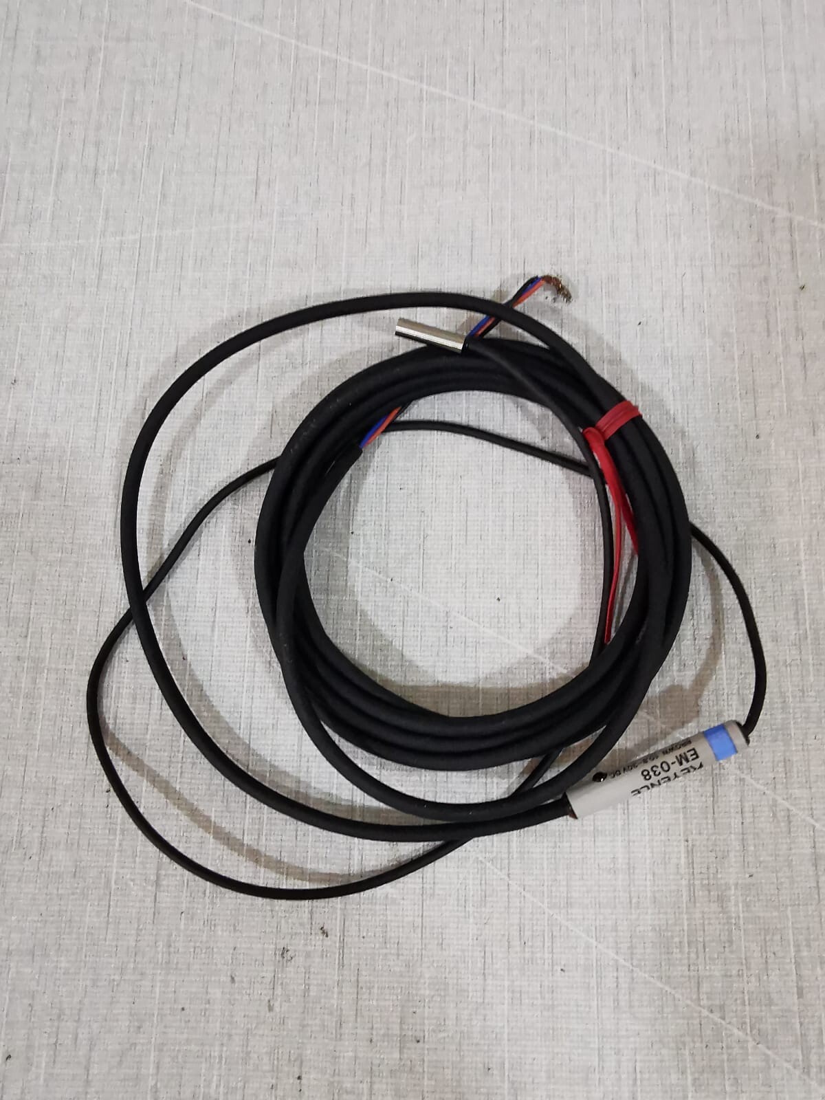 KEYENCE EM-038 Proximity Sensor