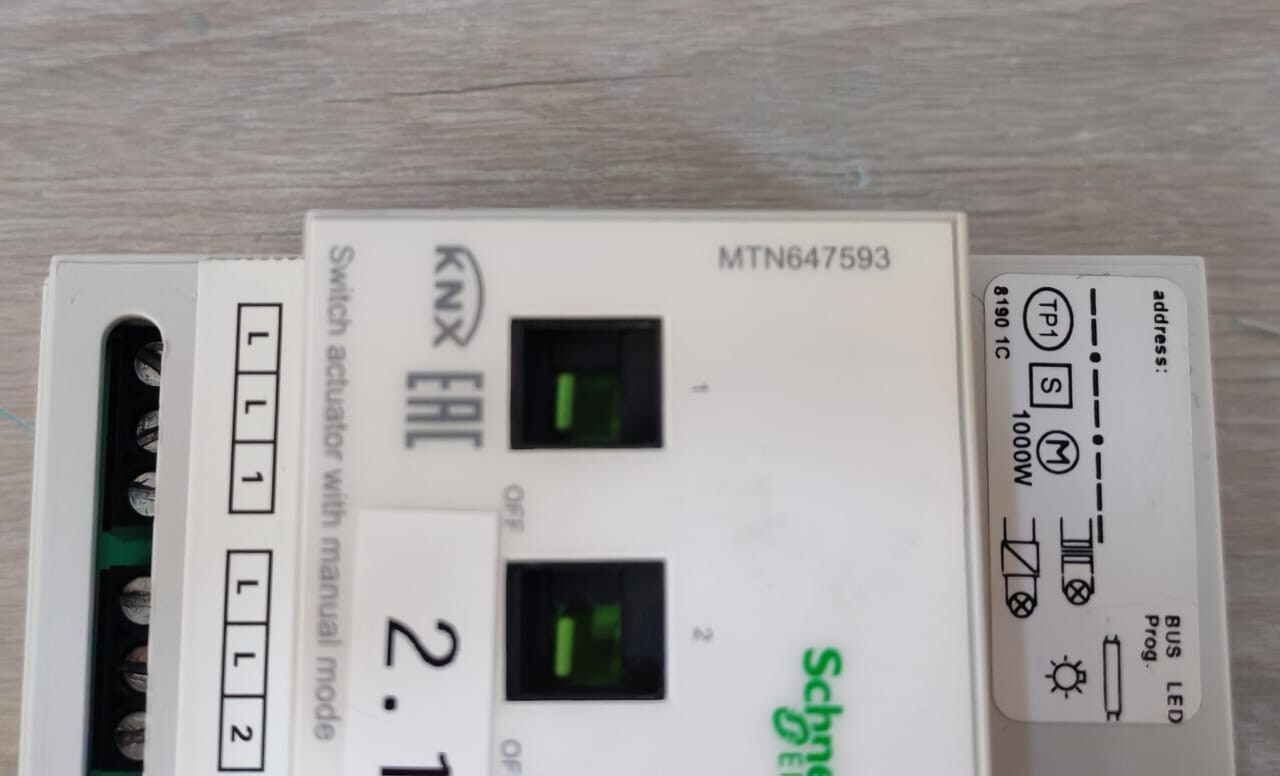 Schneider Electric MTN647593 Schneider Electric MTN647593 REG-K/4X230/16 Switch Actuator 230V 2