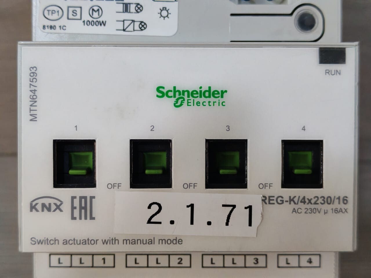 Schneider Electric MTN647593 Schneider Electric MTN647593 REG-K/4X230/16 Switch Actuator 230V 3