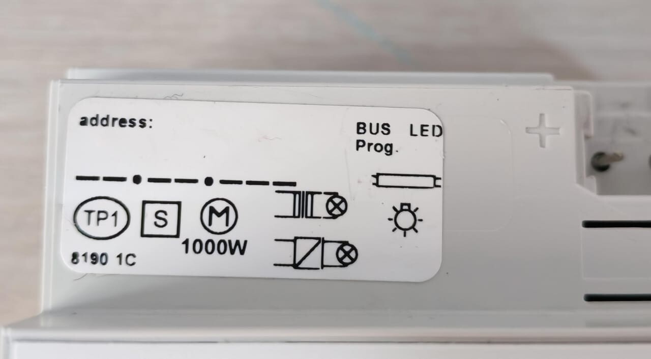 Schneider Electric MTN647593 Schneider Electric MTN647593 REG-K/4X230/16 Switch Actuator 230V 4