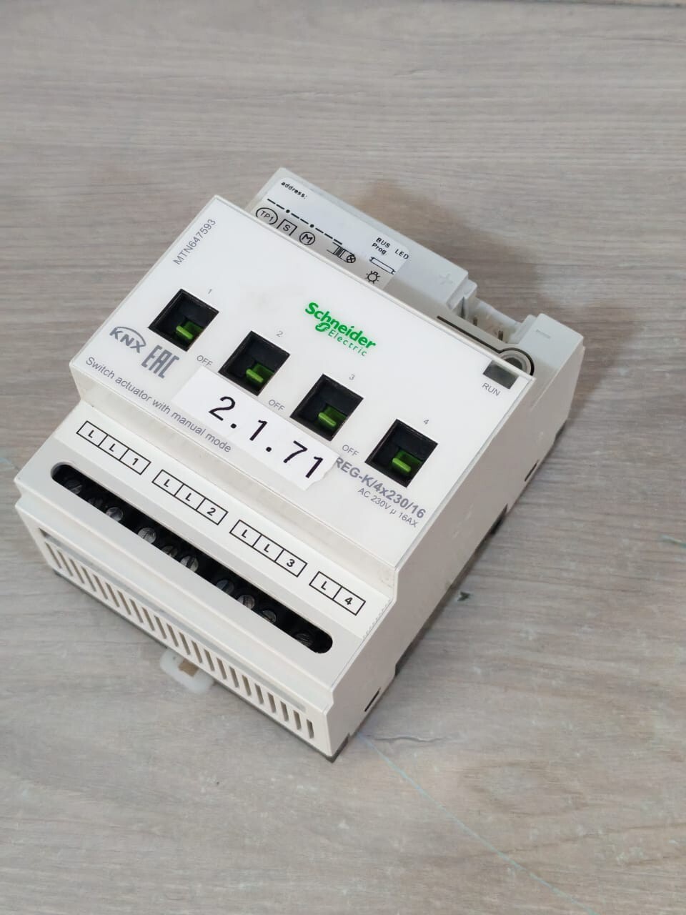 Schneider Electric MTN647593 Schneider Electric MTN647593 REG-K/4X230/16 Switch Actuator 230V 6