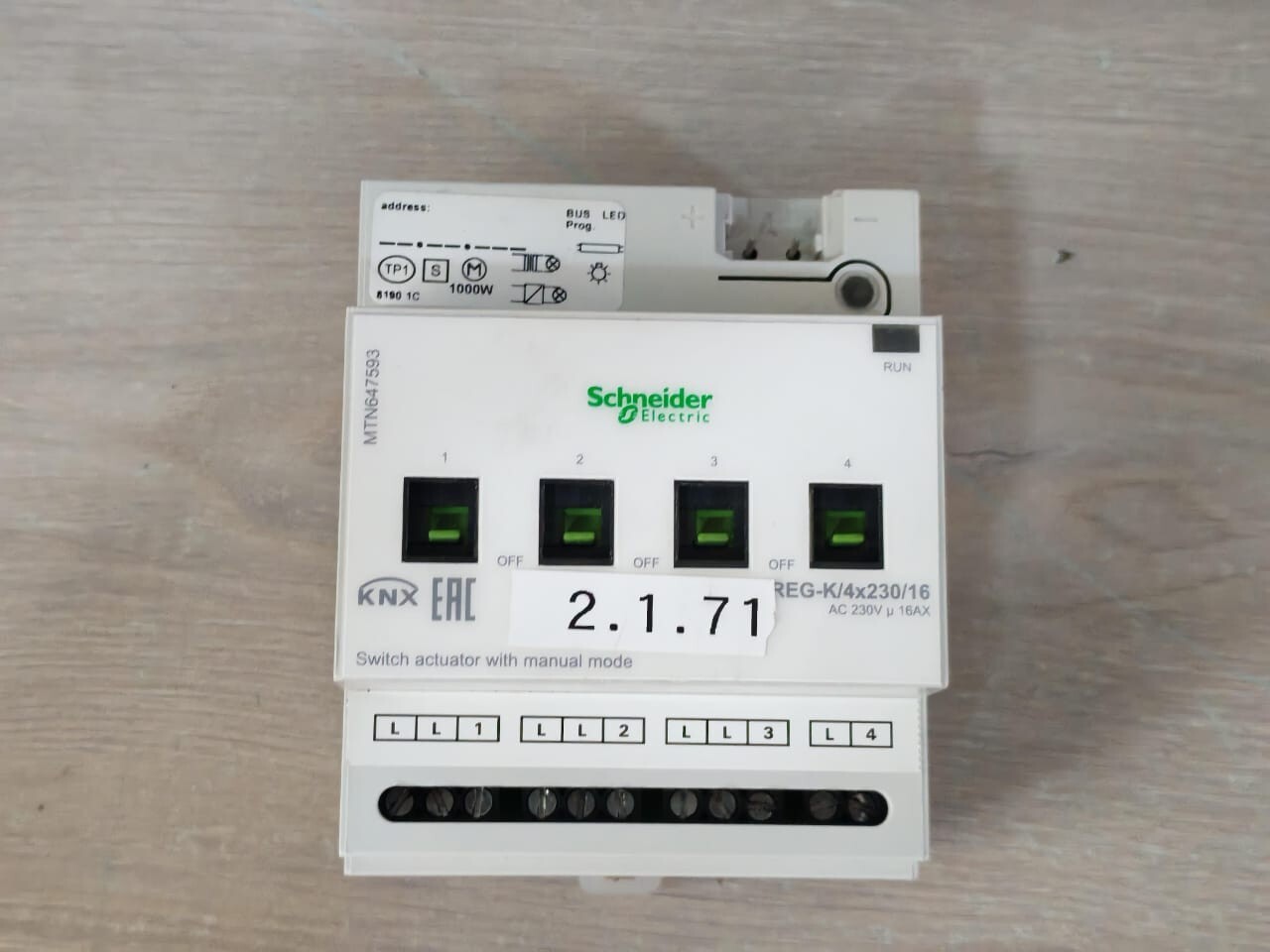 Schneider Electric MTN647593 Schneider Electric MTN647593 REG-K/4X230/16 Switch Actuator 230V 7