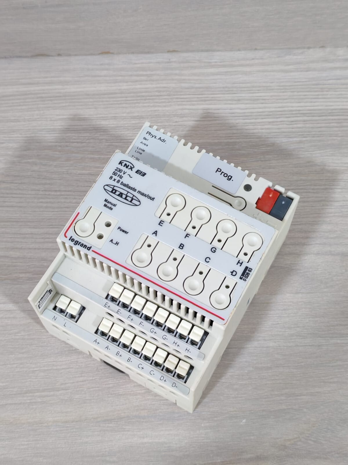 Legrand 0 026 63 Legrand 0 026 63 INTERFACE MODULE 230V 50Hz 8X8 BALLASTS 4