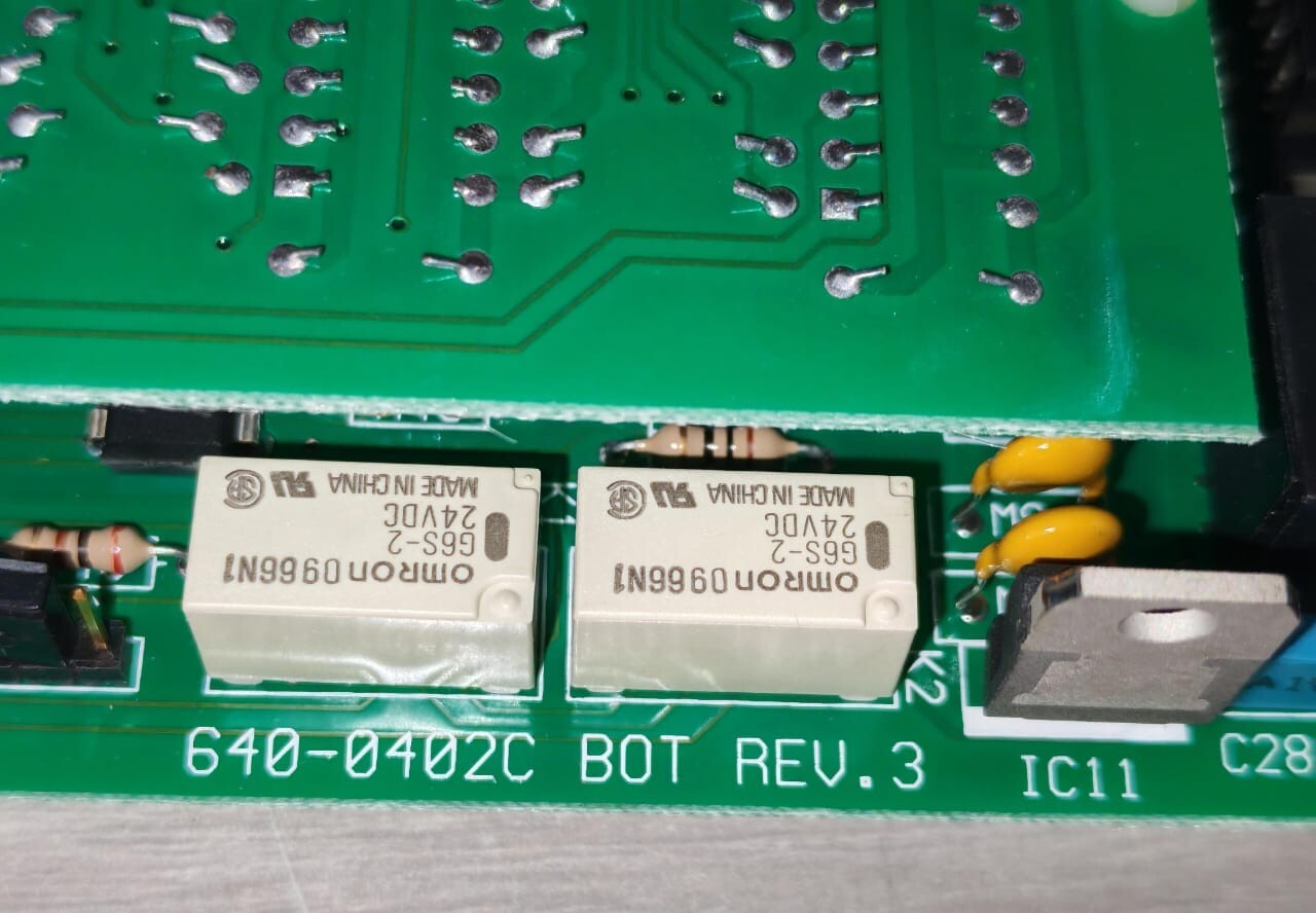 APC SYCC 640-0402C BOT REV.3 APC 885-6625C/5 SYCC 640-0402C BOT REV.3 SYMMETRA COMMUNICATION CARD 7
