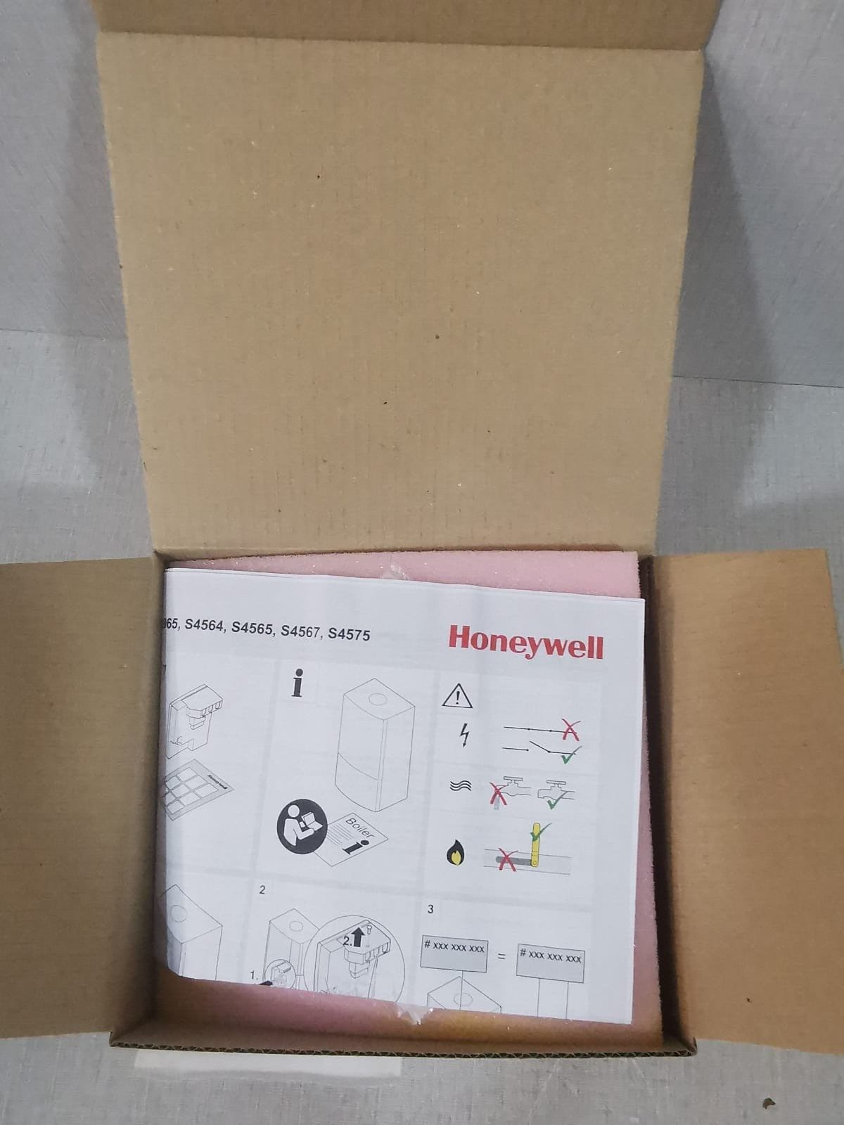 Honeywell S4965R3068U HONEYWELL S4965R3068U BOILER CONTROL 230VAC 50Hz 2.5VA 9