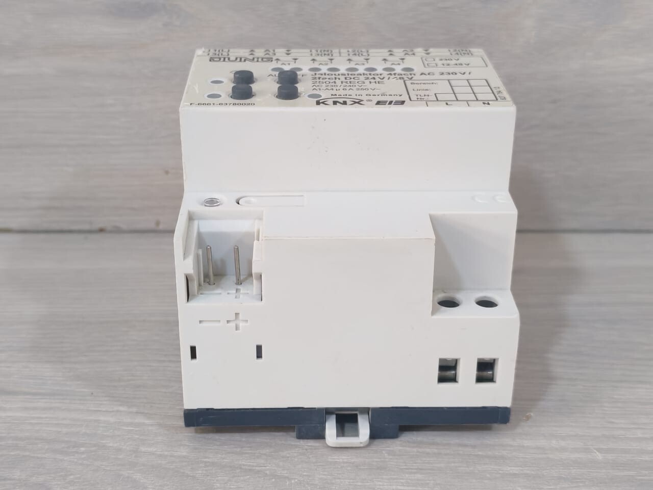 Jung 2504 REG HE JUNG 2504 REG HE SHUTTER ACTUATOR 4-FOLD AC 230 6