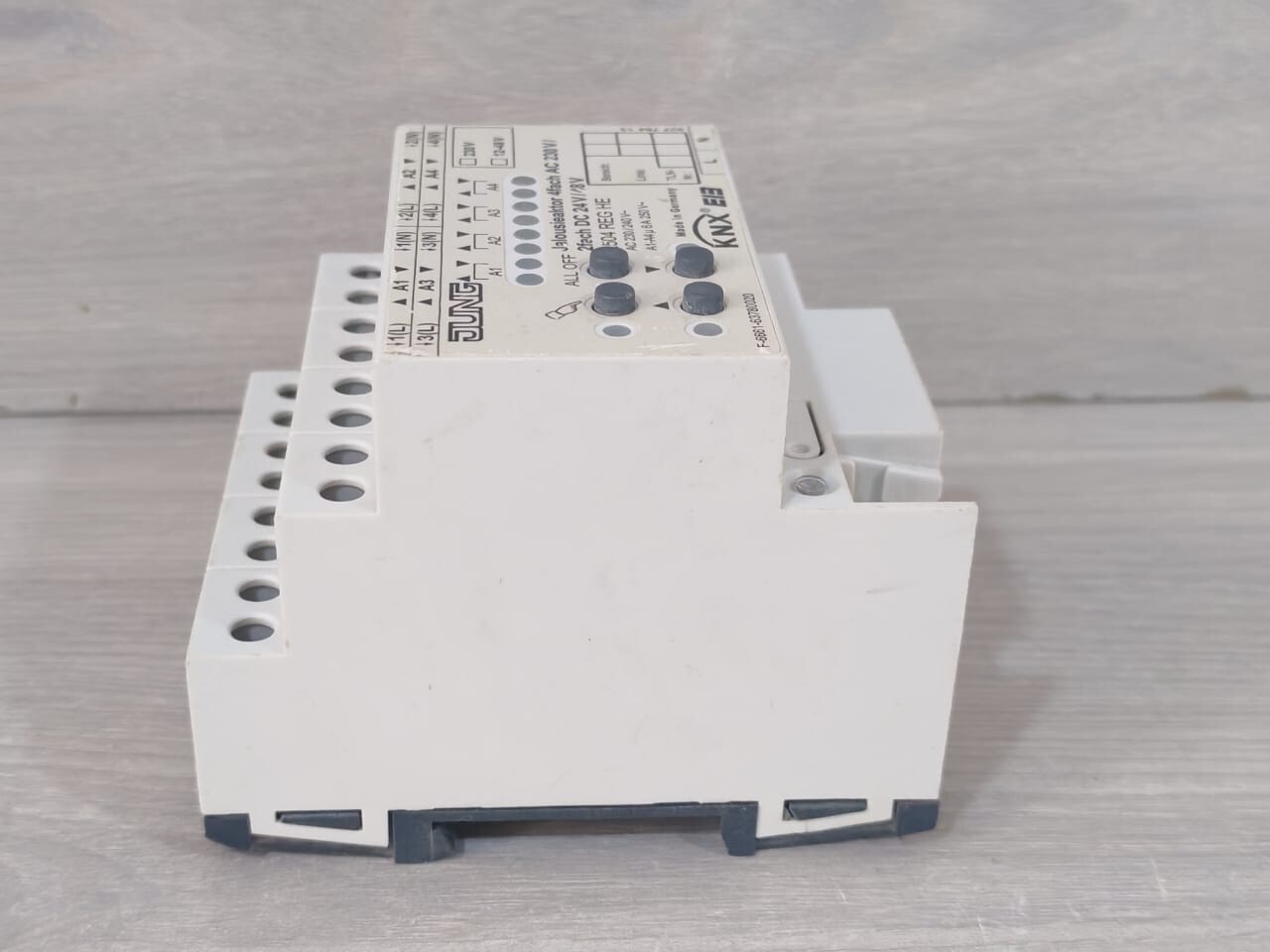 Jung 2504 REG HE JUNG 2504 REG HE SHUTTER ACTUATOR 4-FOLD AC 230 7