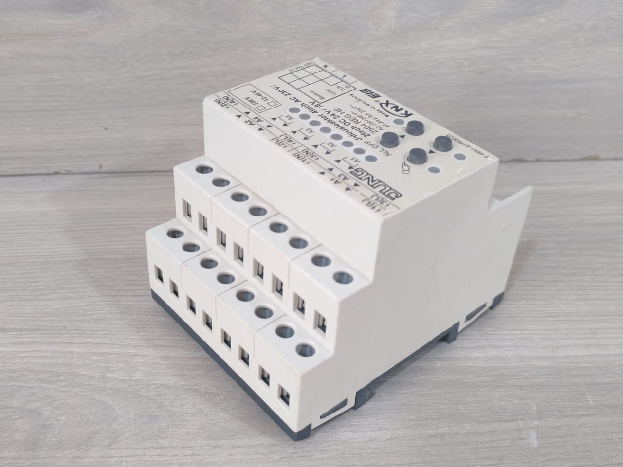 Jung 2504 REG HE JUNG 2504 REG HE SHUTTER ACTUATOR 4-FOLD AC 230 8