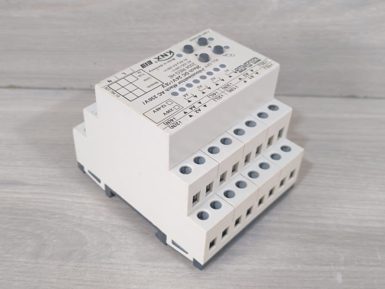 Jung 2504 REG HE JUNG 2504 REG HE SHUTTER ACTUATOR 4-FOLD AC 230 9