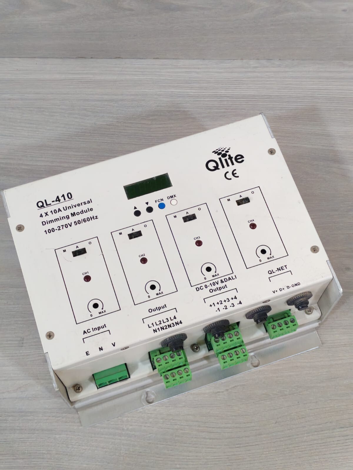 Qlite QL-410 Qlite QL-410 4x10A UNIVERSAL DIMMING MODULE 100-270V 50/60Hz 3