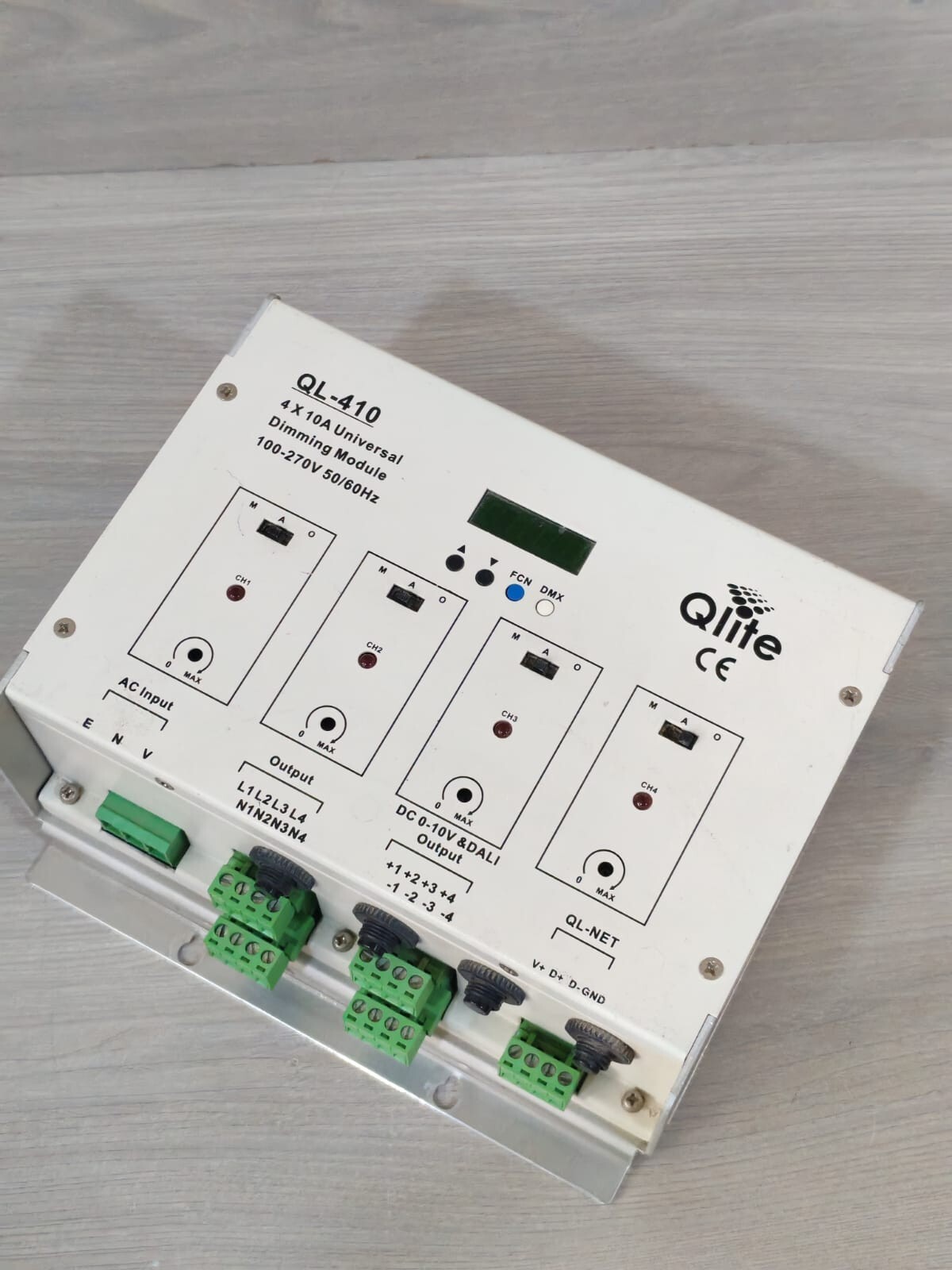 Qlite QL-410 Qlite QL-410 4x10A UNIVERSAL DIMMING MODULE 100-270V 50/60Hz 4