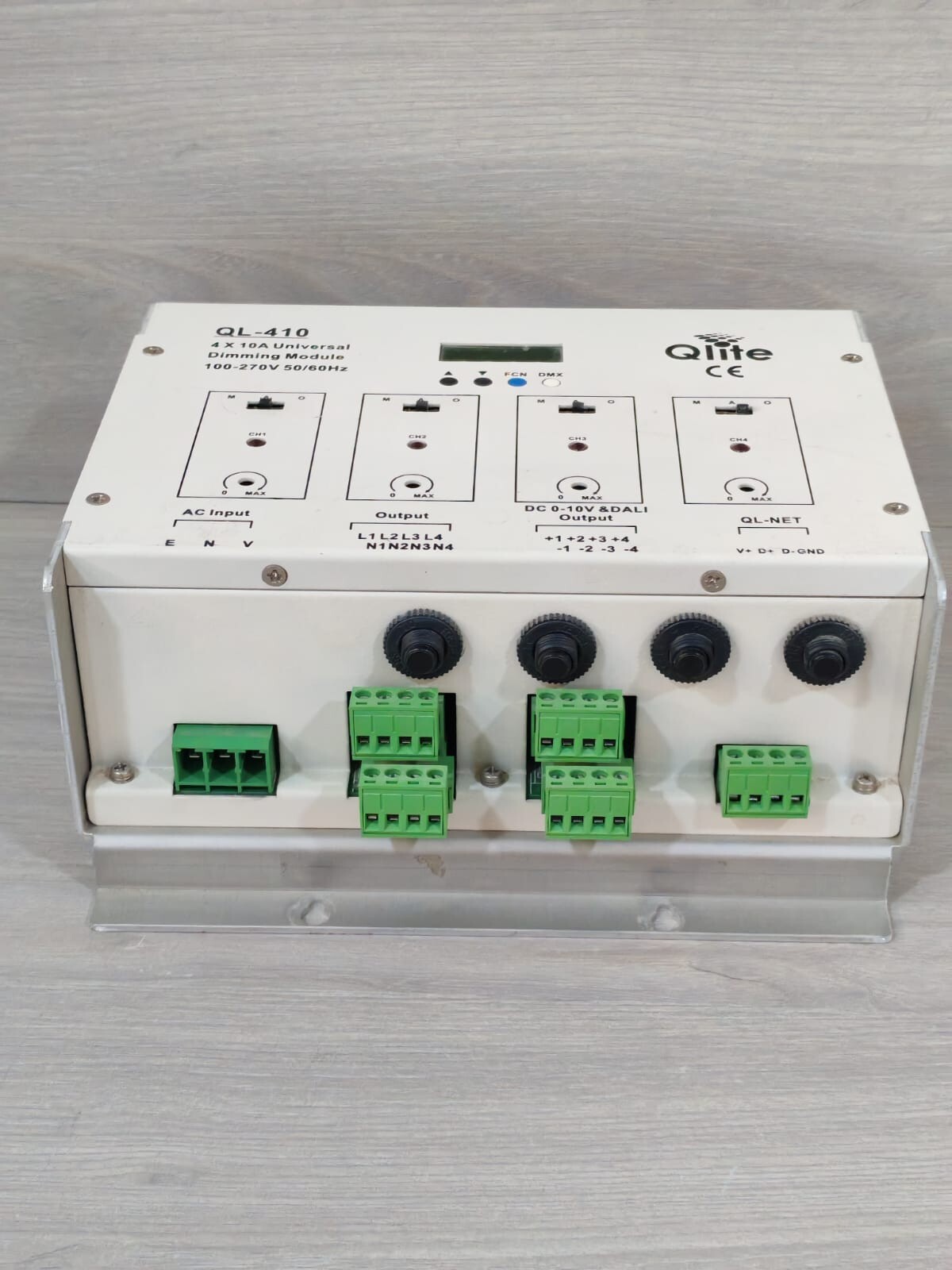 Qlite QL-410 Qlite QL-410 4x10A UNIVERSAL DIMMING MODULE 100-270V 50/60Hz 6
