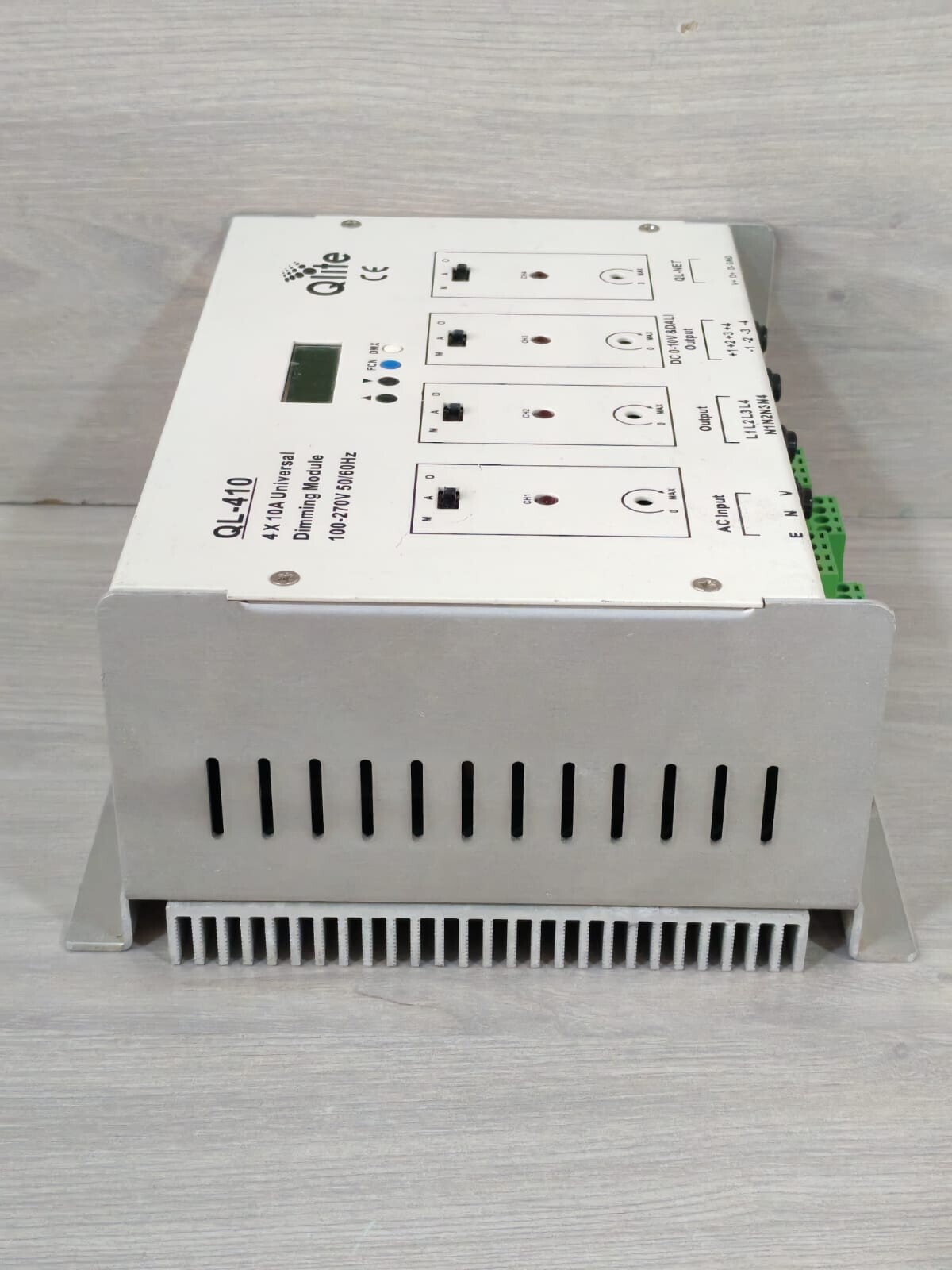 Qlite QL-410 Qlite QL-410 4x10A UNIVERSAL DIMMING MODULE 100-270V 50/60Hz 9