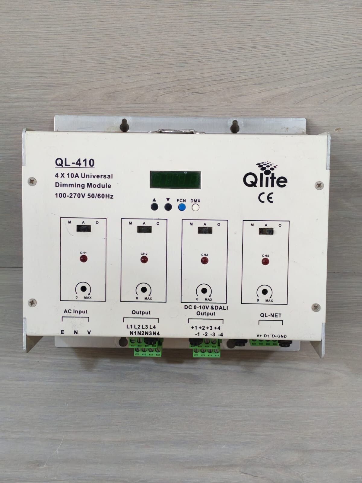 Qlite QL-410 4x10A UNIVERSAL DIMMING MODULE 100-270V 50/60Hz
