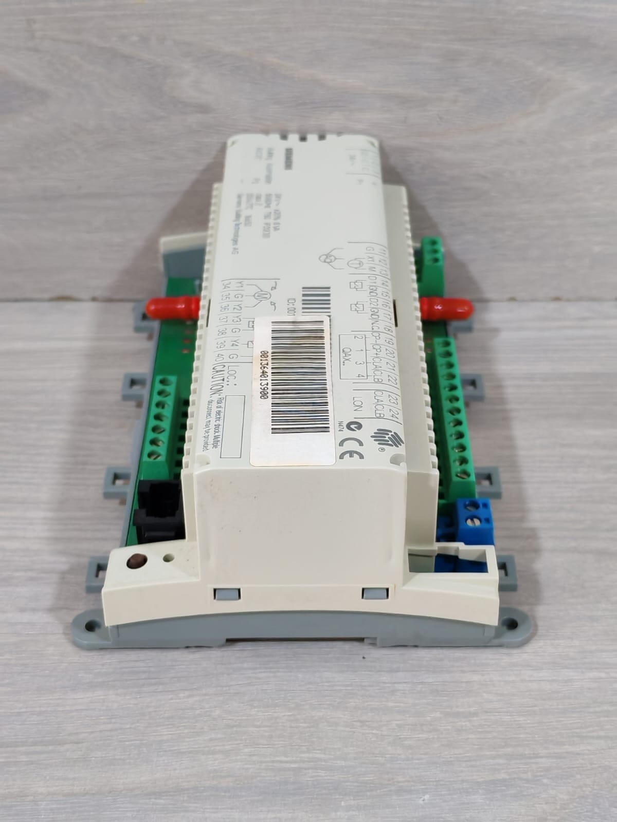 Siemens RX32.1/00032 Siemens RXC32.1 Room Controller RX32.1/00032 24V 50/60Hz- WITH FILTHY BOX 9