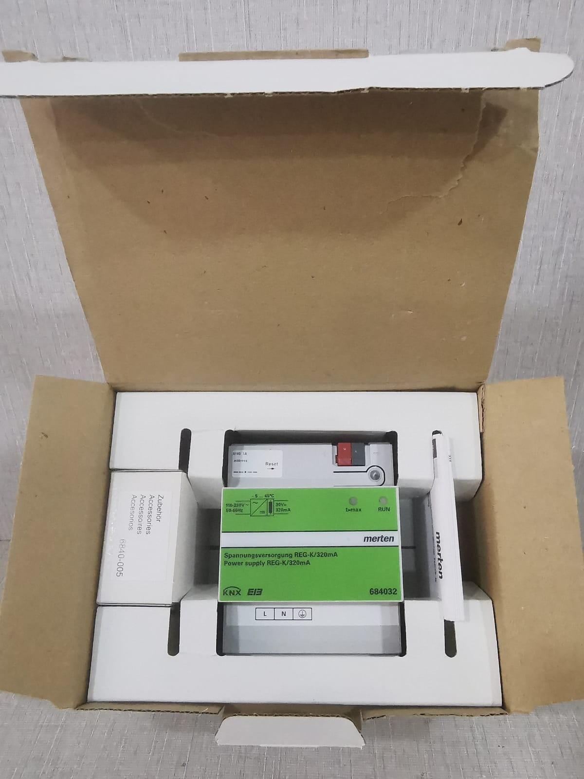 Merten 684032 MERTEN 684032 Power Supply 320 MA KNX 4
