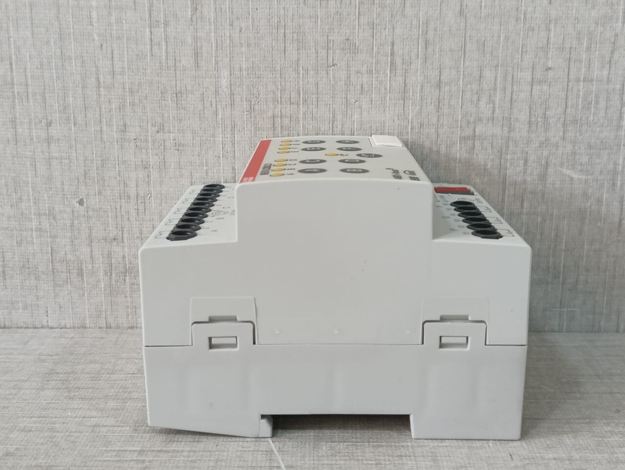 ABB 2CDG 110 093 R0011 ABB BE/S 8.230.2.1 Blind Actuator 2CDG110093R0011 5