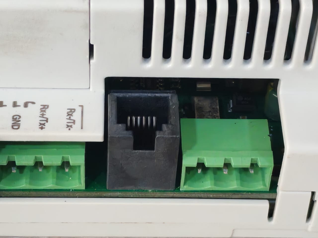 CAREL PCO1AD0CS0 REV.1.013 CAREL/ AIREDALE PCO1AD0CS0 REV.1.013 CONTROLLER 3