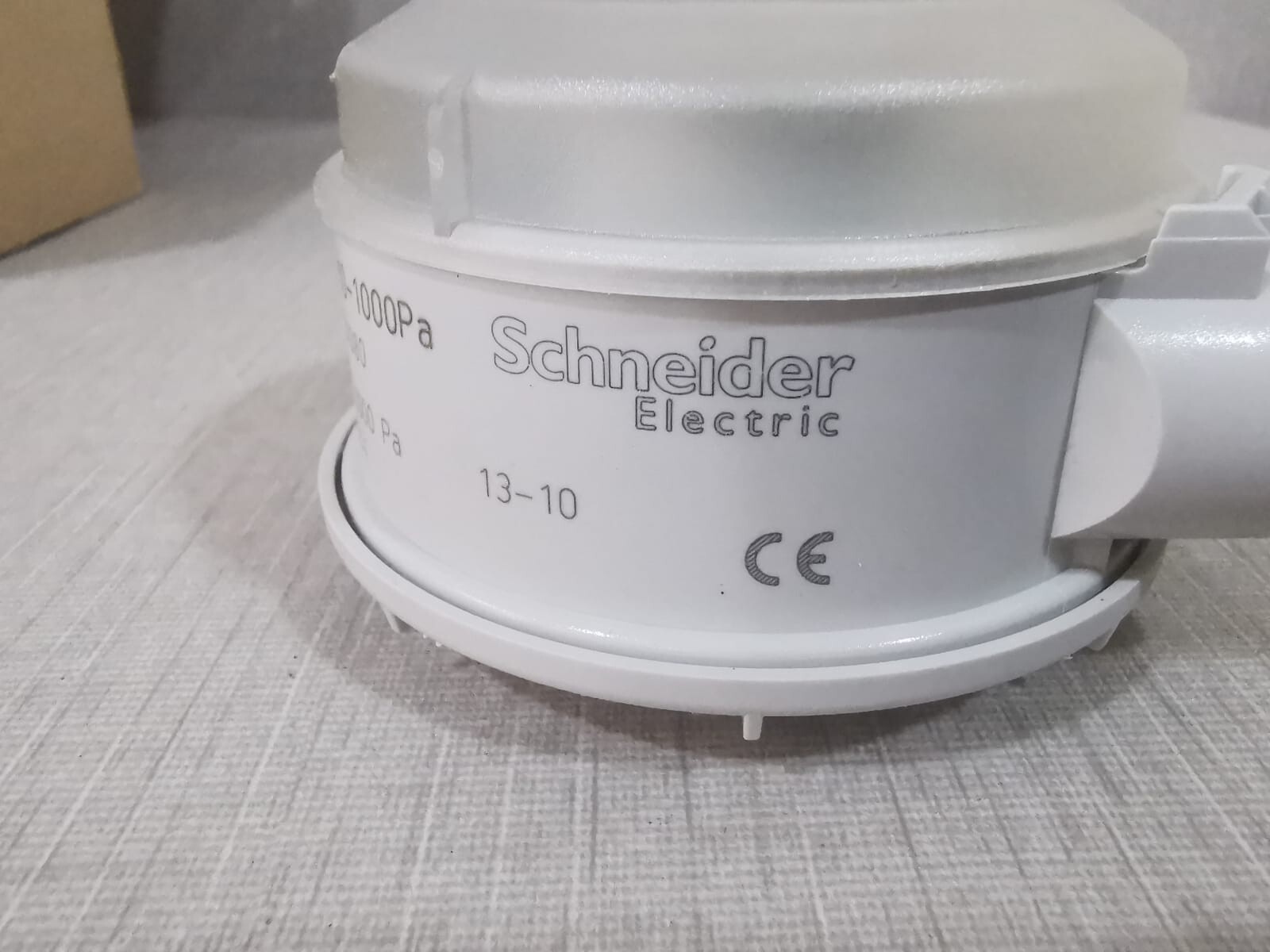 Schneider Electric SPD910-1000PA Schneider Electric 004701080 SPD910-1000Pa Switch Press Air 4