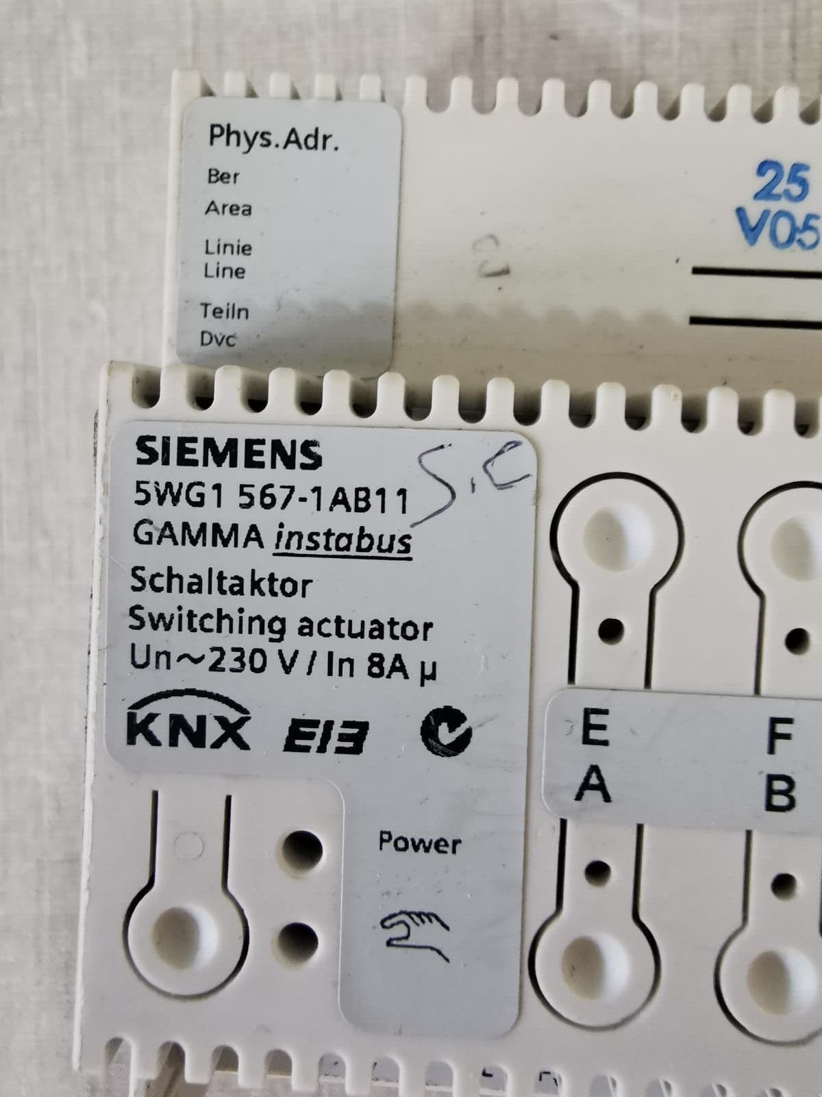 Siemens 5WG1-567-1AB11 SIEMENS 5WG1 567-1AB11 SWITCHING ACTUATOR 3