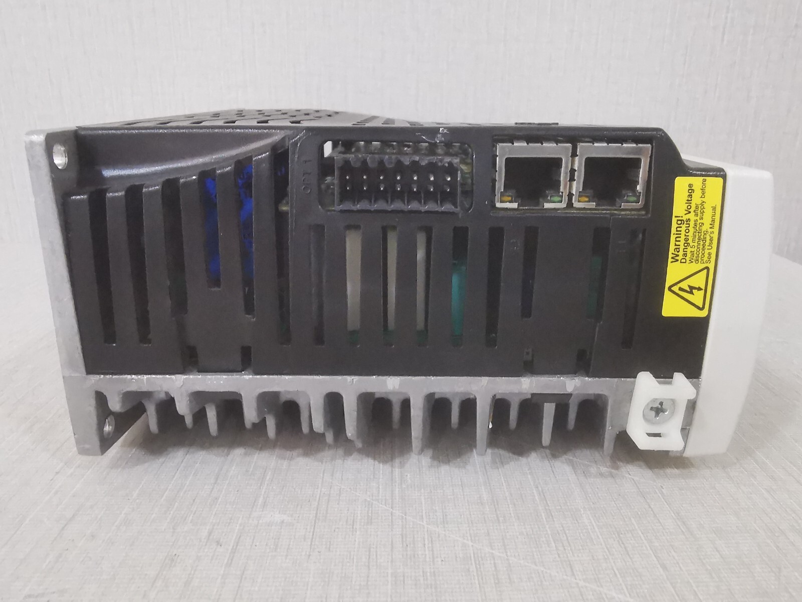 ABB E150-230VAC ABB MicroFlex E150-230VAC Servo Drive E152A03EI0A 4