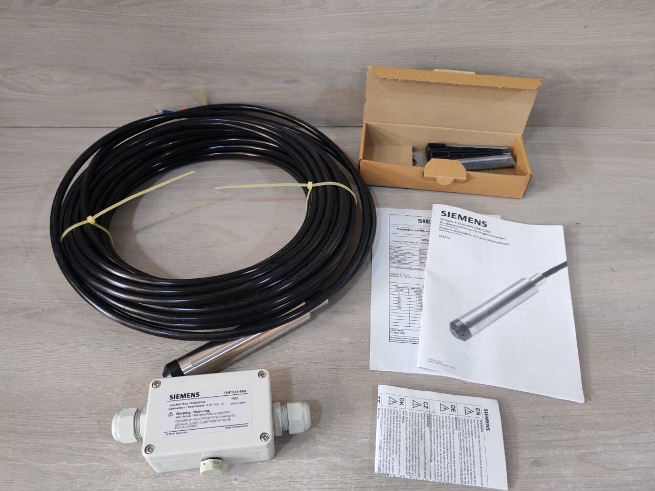 SIEMENS 7MF1570-1BA01-Z SITRANS P MPS / 7MF1570-8AA JUNCTION BOX- W/ FILHTY BOX