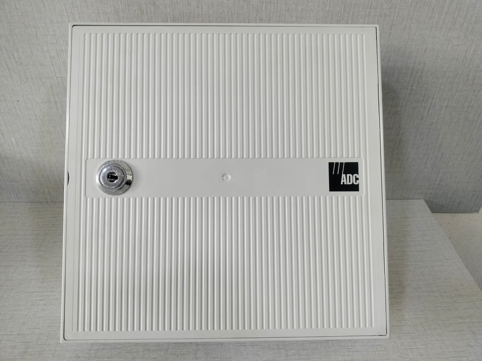 ADC 6436-1-013-20D ADC KRONECTION BOX SIZE II WITH BMF 5 WAY P/N: 6436 1 013-20D 6