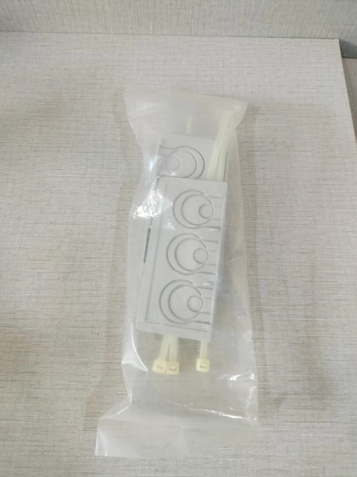 ADC 6436-1-013-20D ADC KRONECTION BOX SIZE II WITH BMF 5 WAY P/N: 6436 1 013-20D 7