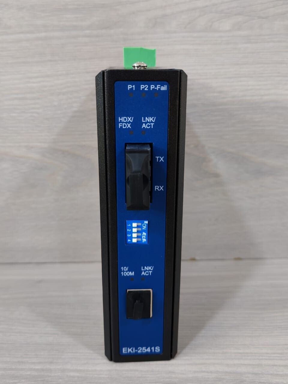 ADVANTECH EKI-2541S ADVANTECH EKI-2541S Ethernet to Single Mode Fiber Media Converter 2