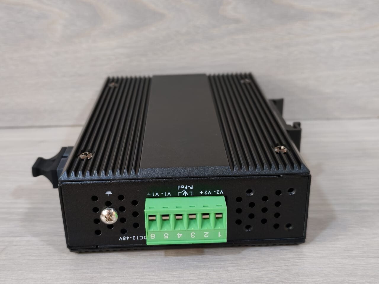 ADVANTECH EKI-2541S ADVANTECH EKI-2541S Ethernet to Single Mode Fiber Media Converter 9