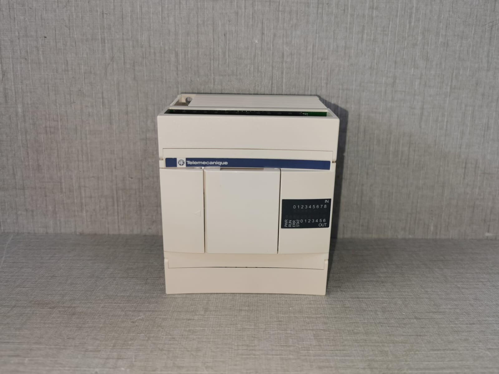 Schneider Electric TWDLCAA16DRF SCHNEIDER ELECTRIC TELEMECANIQUE TWDLCAA16DRF Twido-204421 BASE UNIT 100-240V 3