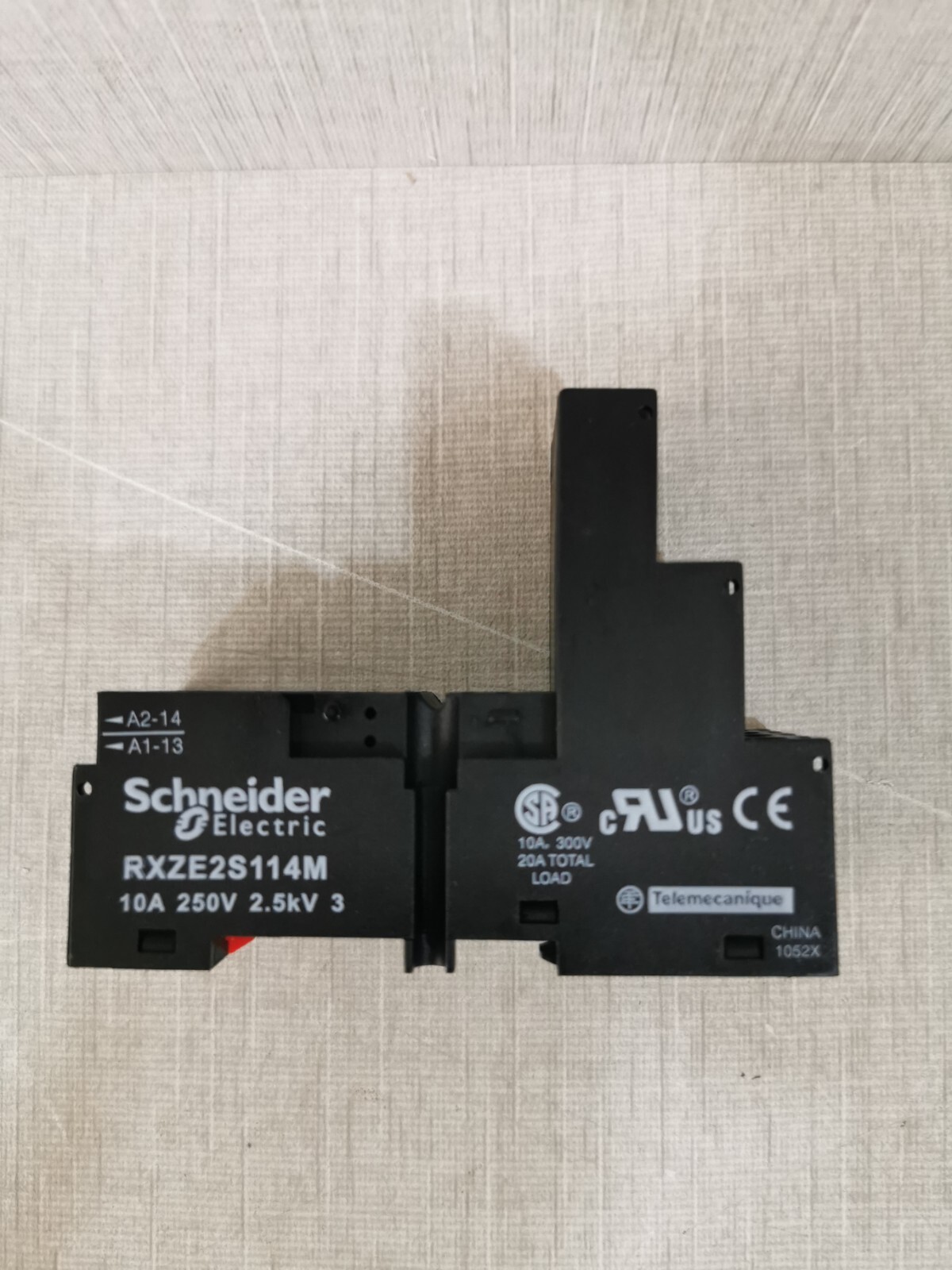 Schneider Electric RXZE2S114M SOCKET SIMPLE RELAY