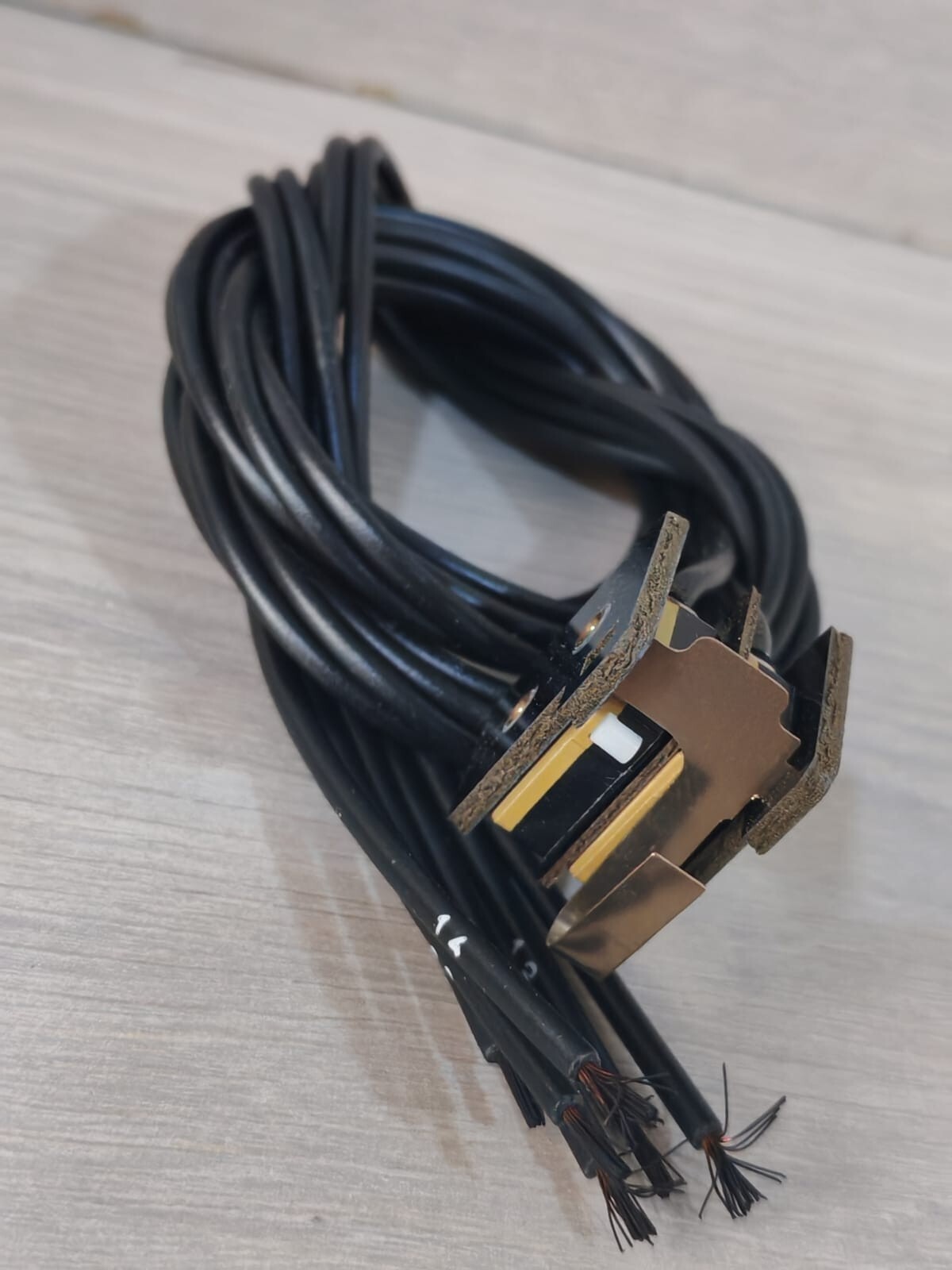 ABB 1SD AO 13327 R1 ABB 1SD AO 13327 R1 ALARM SWITCHER OFF-ON 3