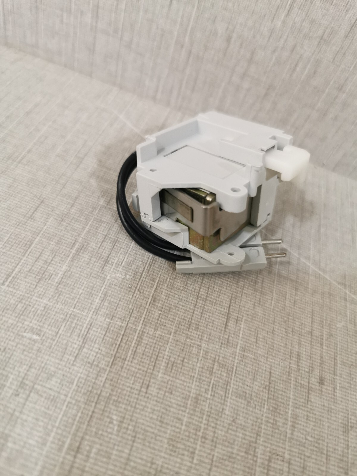 ABB 1SD AO 13783 R1 ABB 1SD AO 13783 R1 SHUNT OPENING RELEASE 8