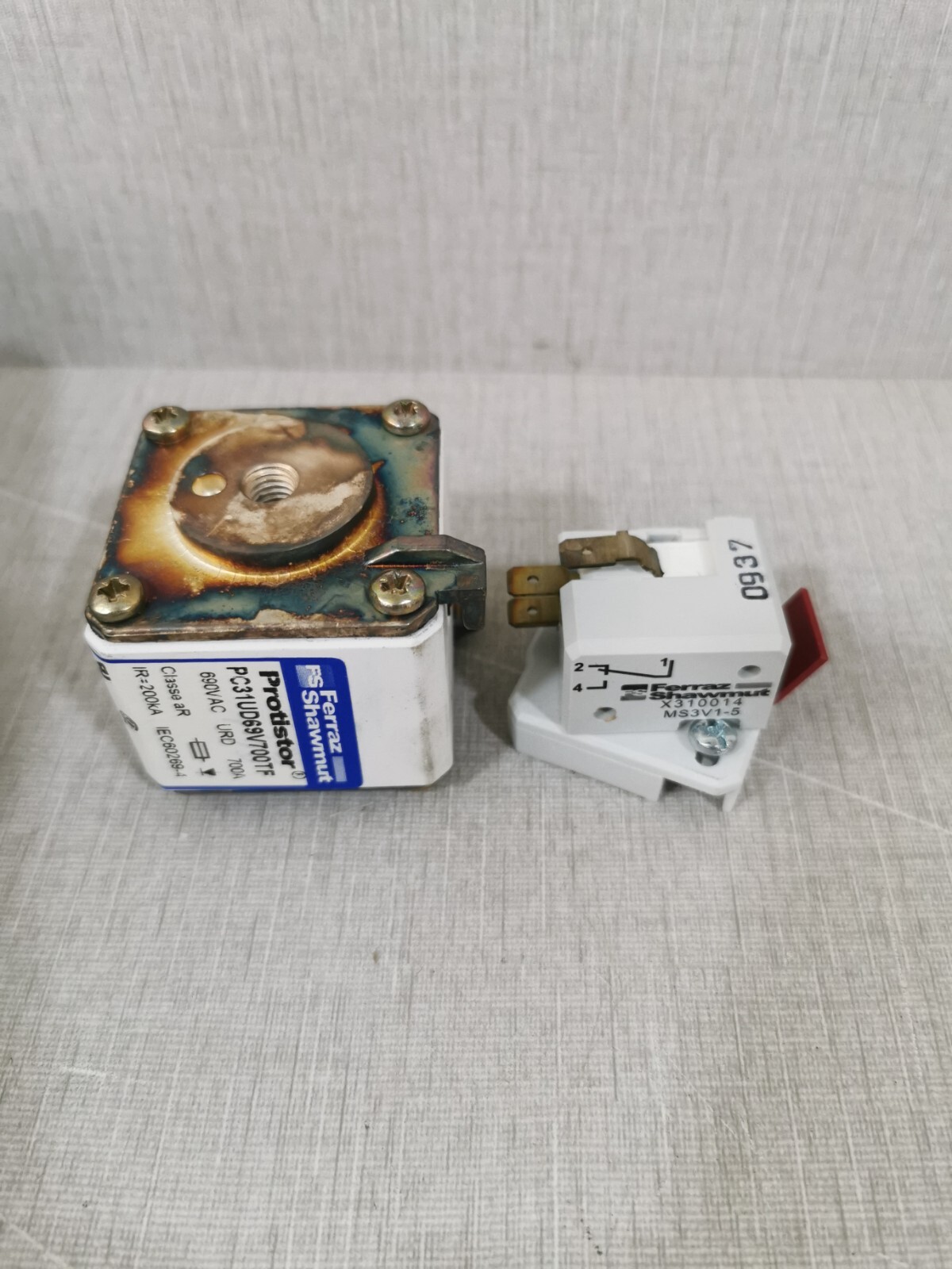 Ferraz Shawmut PC31UD69V700TF Ferraz Shawmut Protistor PC31UD69V700TF 4
