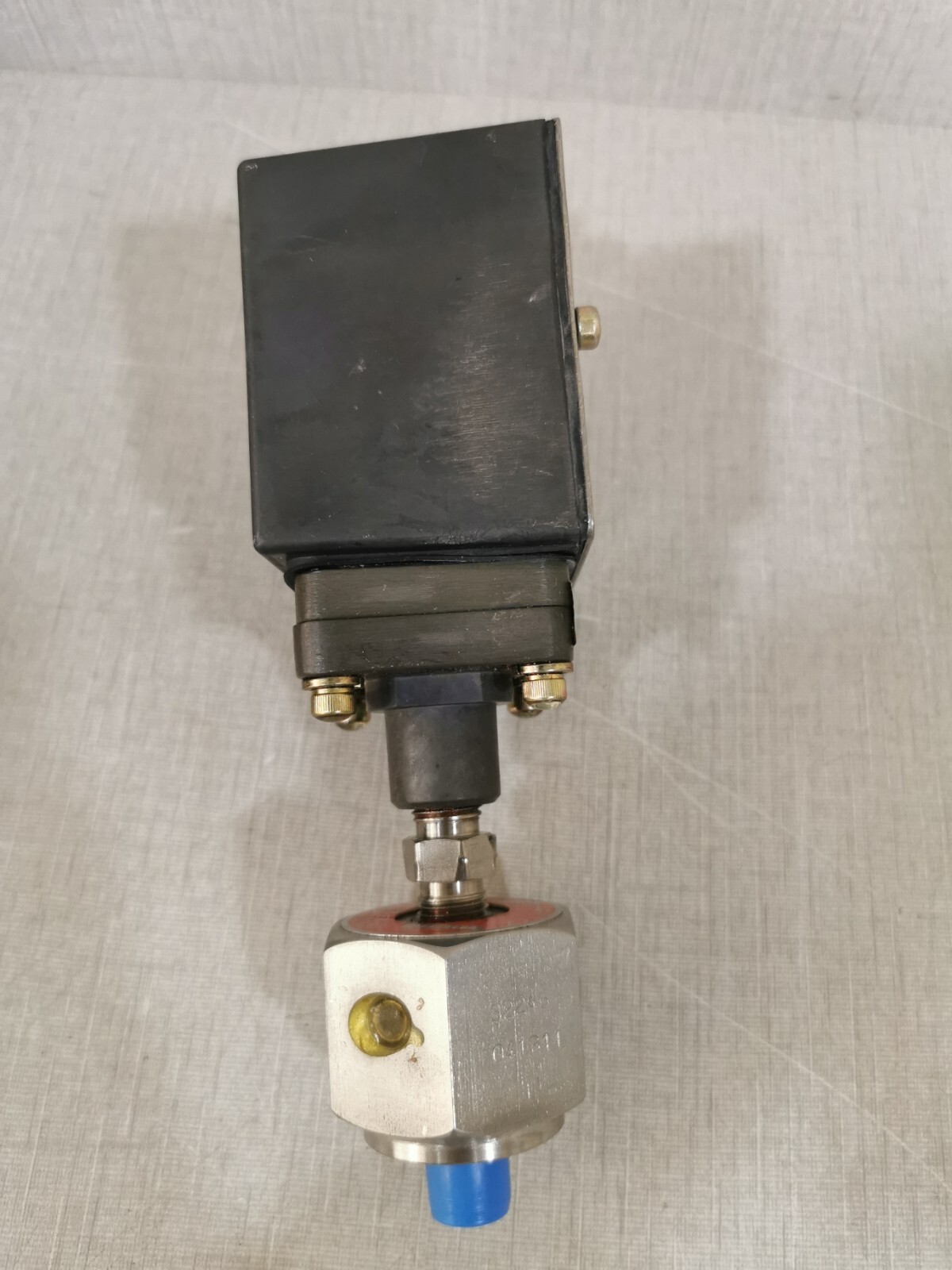 Barksdale E1H-H250-Q13 Barksdale E1H-H250-Q13 ECON-O-TROL PRESSURE ACTUATED SWITCH 8