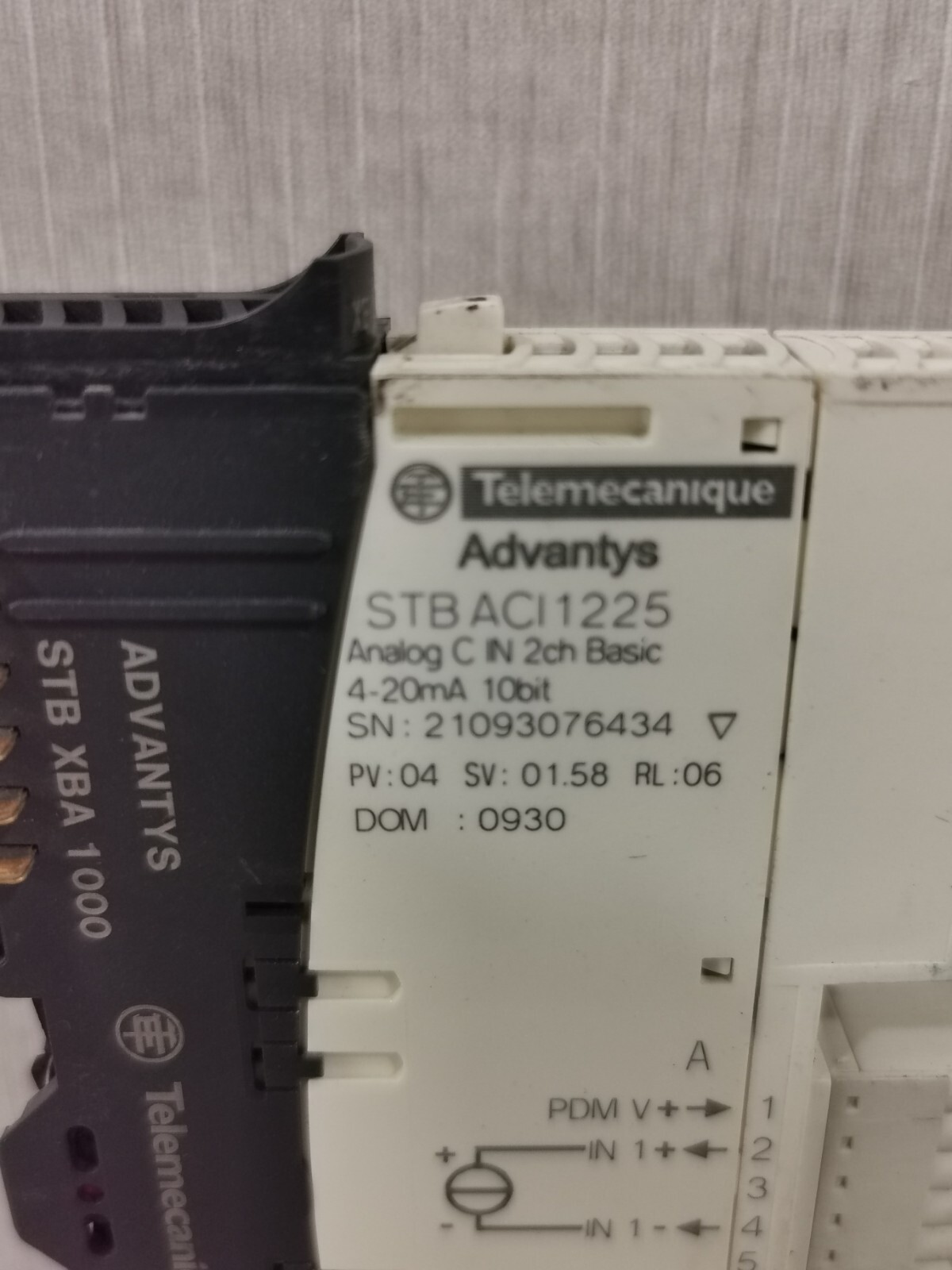 Schneider Electric STBACI1225 Telemecanique Advantys STBACI1225 Analog Module 4