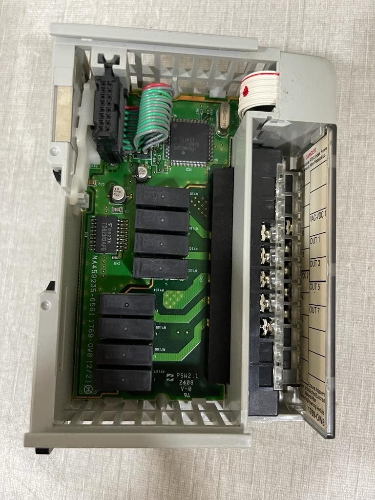 Allen Bradley 1769-CRL3 A Allen Bradley 1769-ECR A RIGHT END CAP TERMINATOR WITHOUT COVER 3