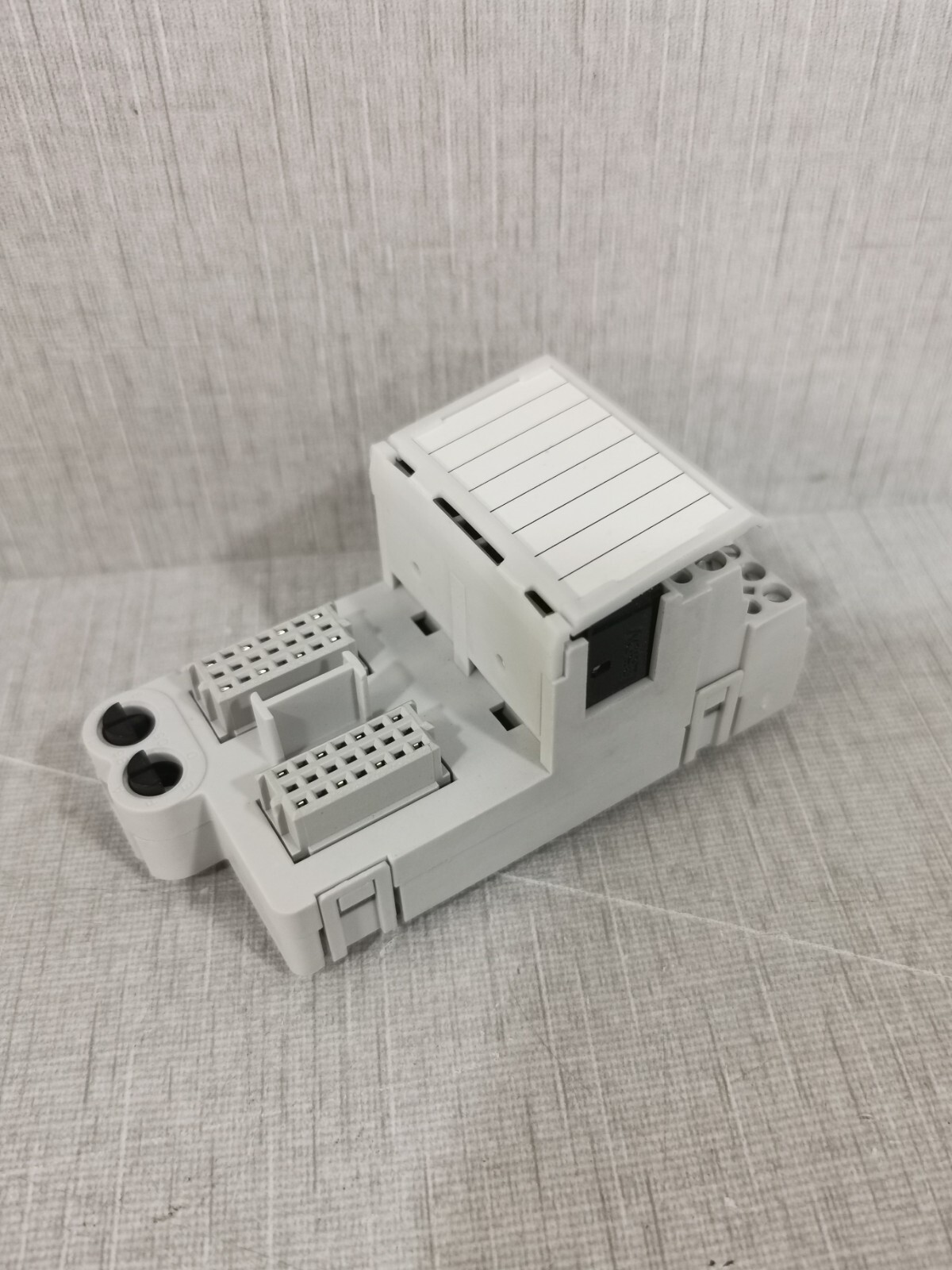 GE Fanuc 8611-FT-FU GE Fanuc 8611-FT-FU VER.GE02 REV.B FUSED FIELD TERMINAL 4