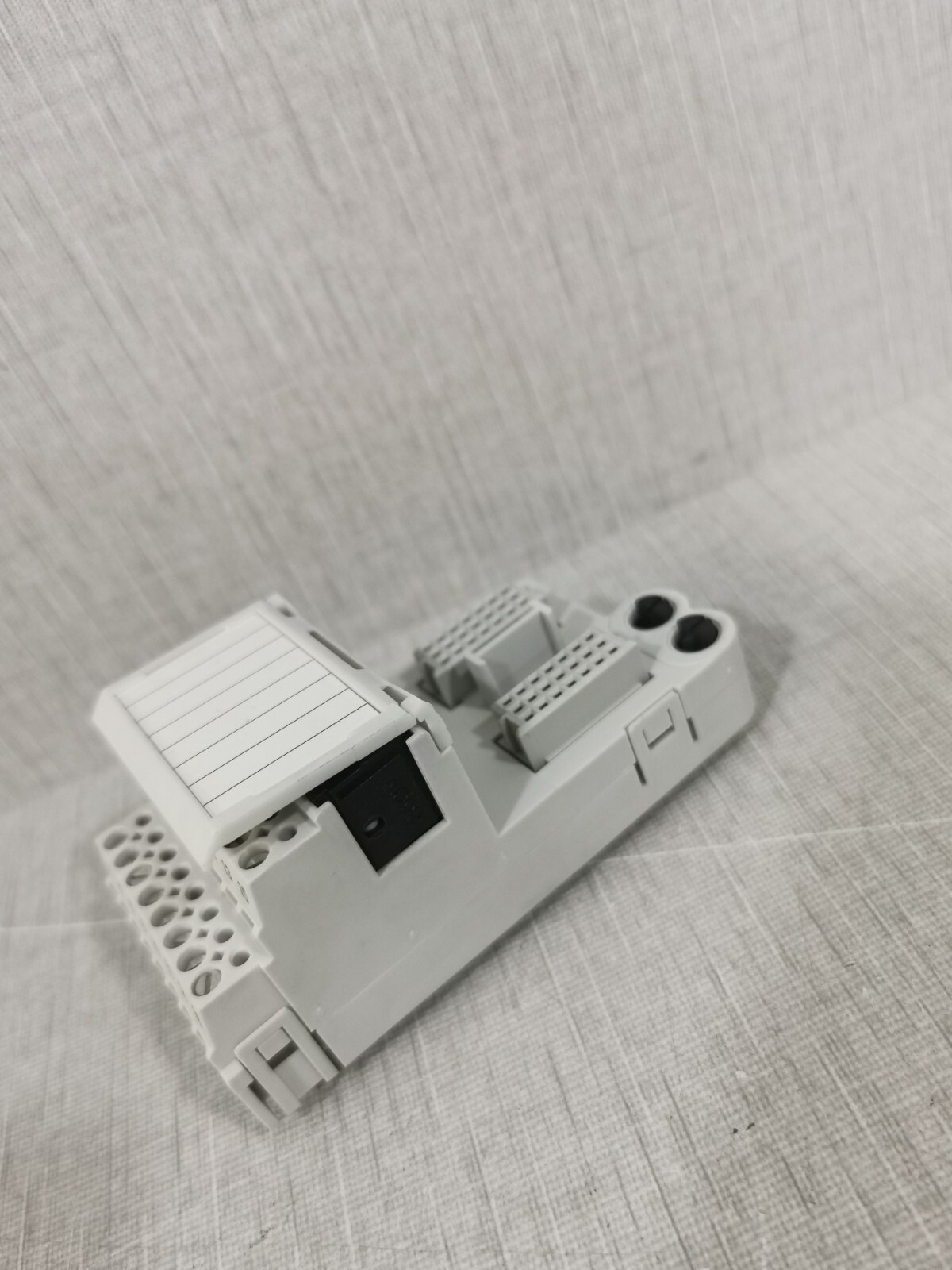 GE Fanuc 8611-FT-FU GE Fanuc 8611-FT-FU VER.GE02 REV.B FUSED FIELD TERMINAL 6