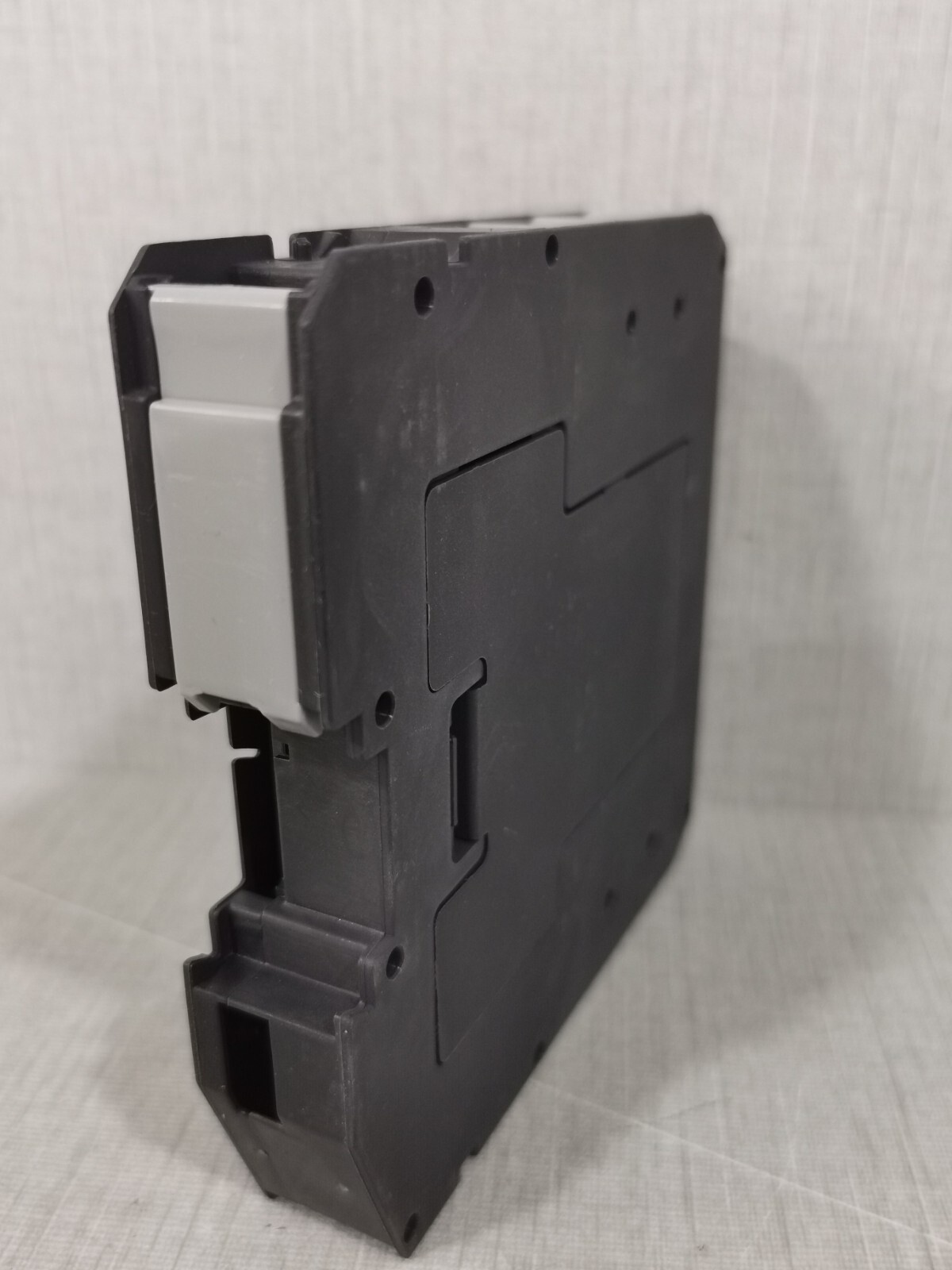 GM INTERNATIONAL D5202S SIL GM INTERNATIONAL D5202S SIL 24VDC POWER DISTRIBUTION 8