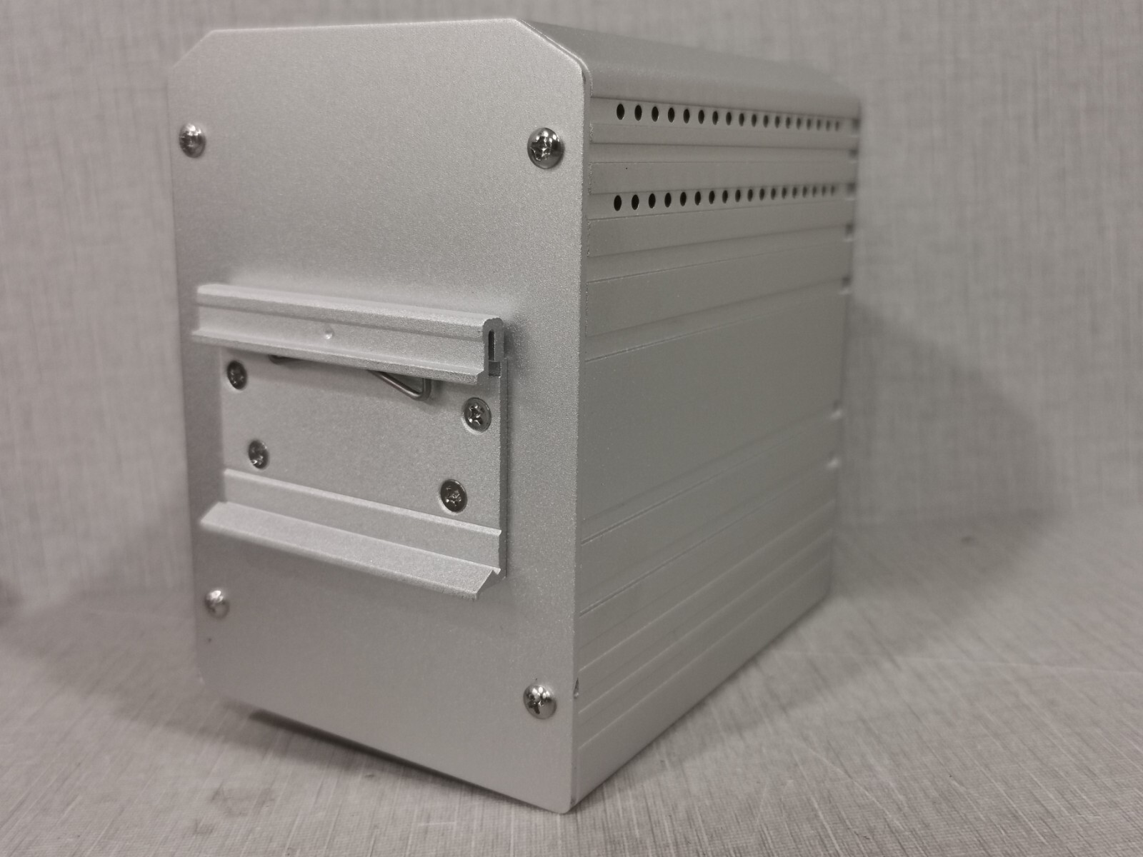 Korenix JetNet 5018G-w Korenix JETNET Compact Ethernet Switch JetNet 5018G-w 4