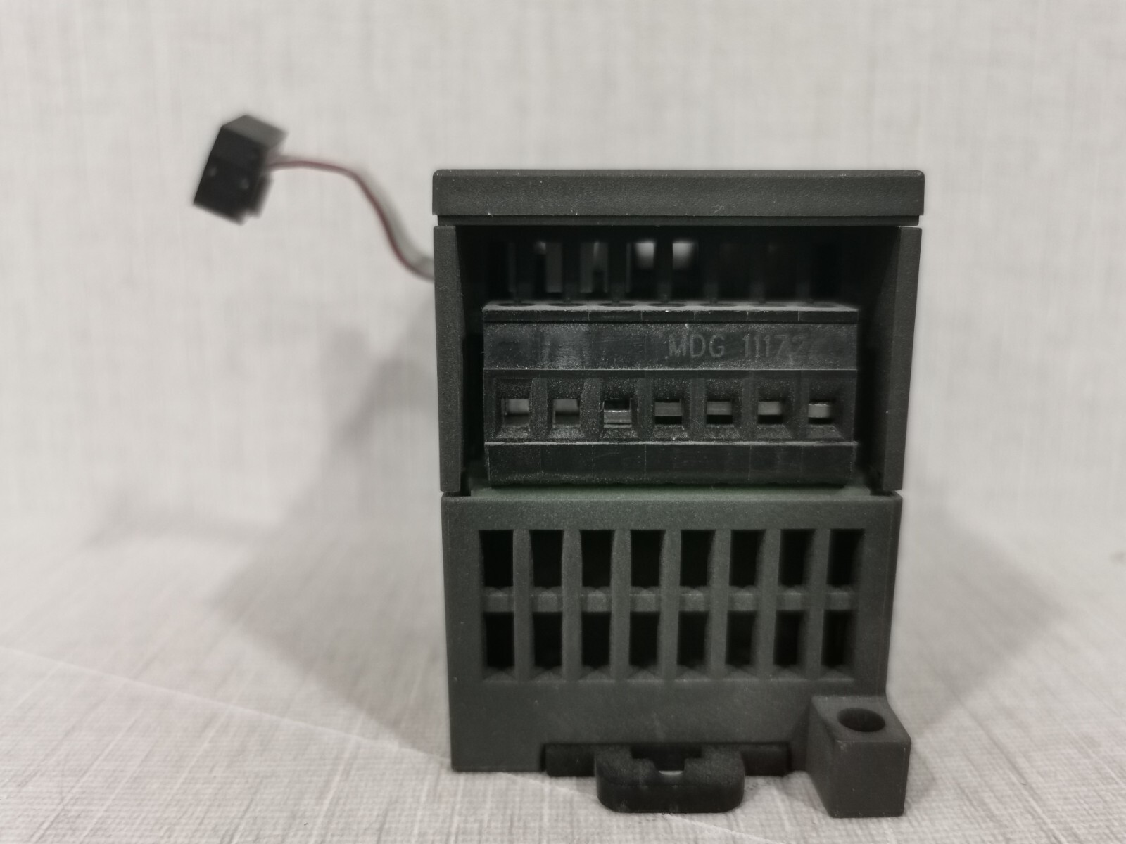 Siemens 6ES7 221-1BF22-OXA8 SIEMENS 6ES7 221-1BF22-OXA8 Digital Output Module EM221 CN DI 8X24VDC 15-30V 4