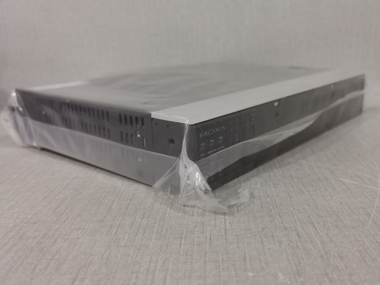 Moxa PT-7710-F-LV MOXA PT-7710-F-LV REV.1.2.1 MODULAR SWITCH 4